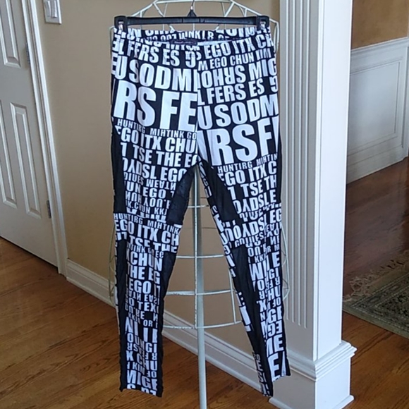 Touch Me Leggings - Picture 2 of 10